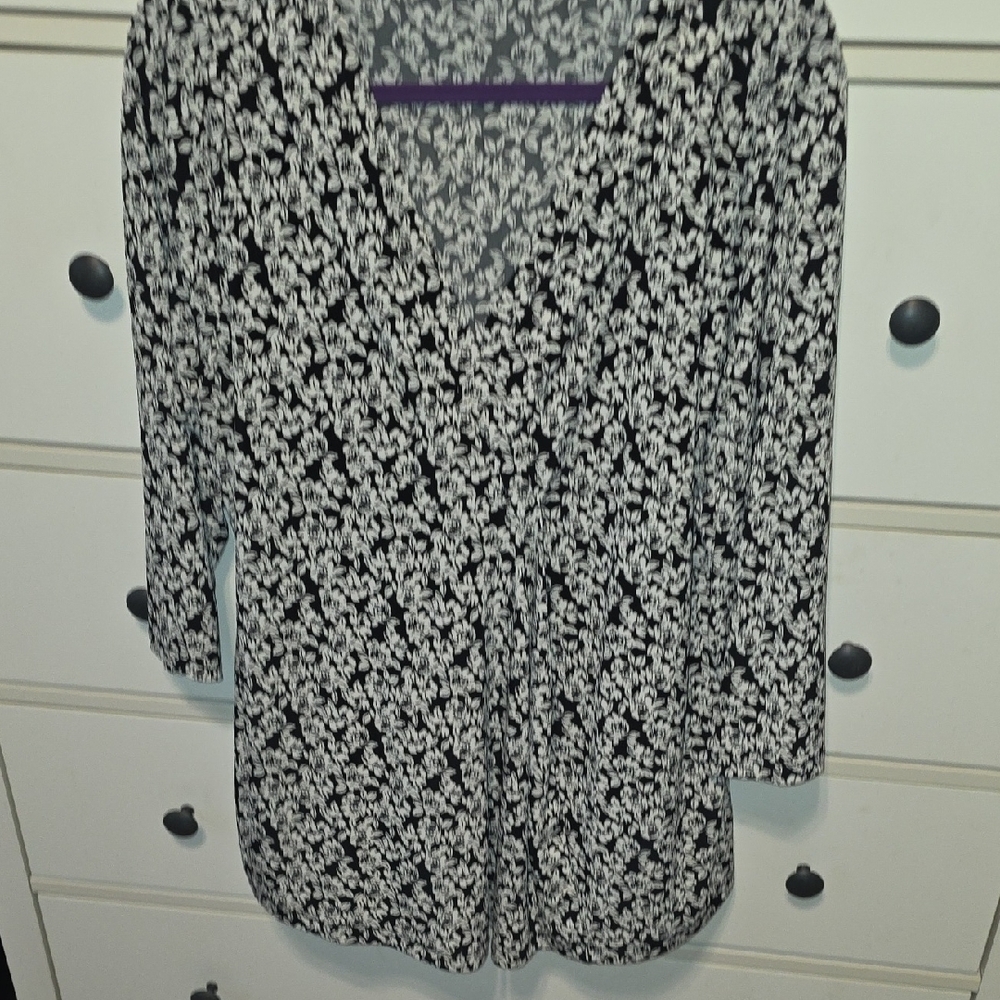 Lane Bryant Black and White Floral V-Neck Tunic